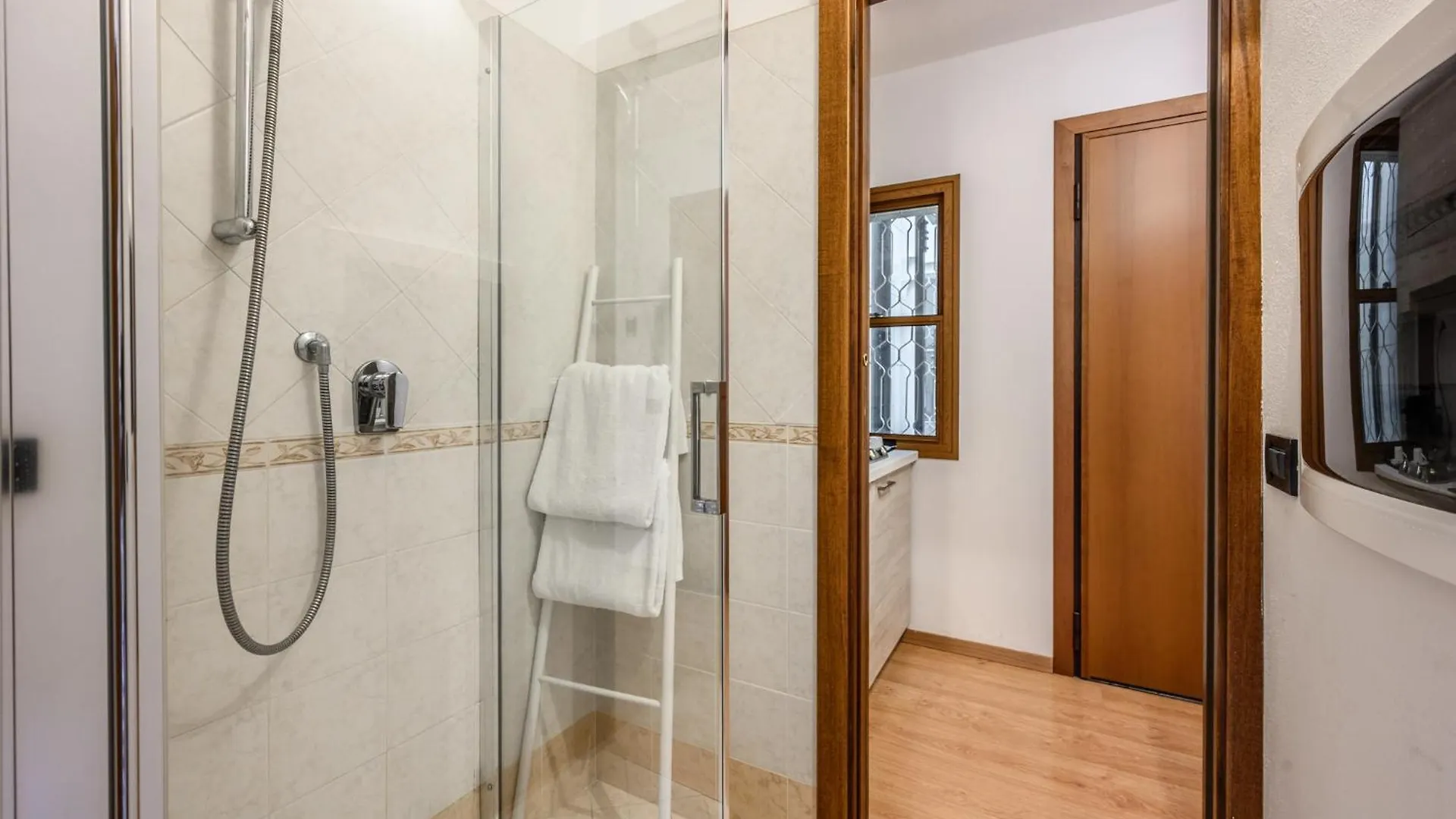 Emilia Studios 6 Modena